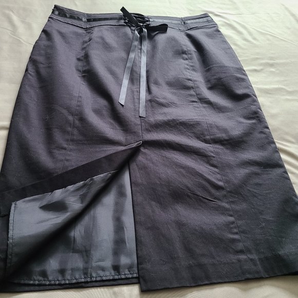 MIDTOWN Long Midi Black Skirt w/Ribbon Detail - Picture 8 of 8